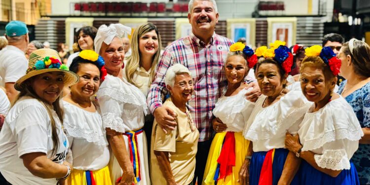 Gobernación del Zulia rinde homenaje a los adultos mayores ¡Exposición y entrega de reconocimientos!