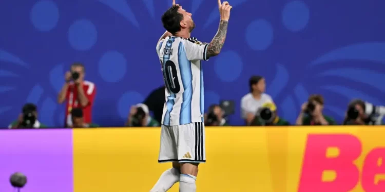 ¡Histórico! Messi iguala el récord de goles en los Mundiales y mete a Argentina en la gloria ante Argelia