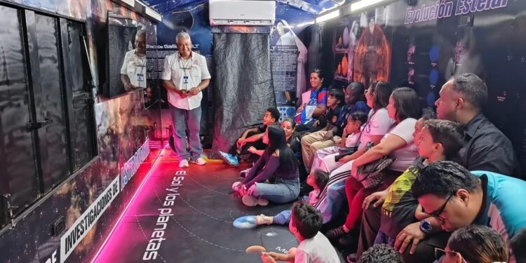 Más de tres mil 900 personas han disfrutado de la Ruta Astronómica en Maracaibo