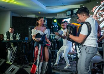 El artista Nelson Velásquez y la revelación vallenata, Ámbar García, darán un concierto «directo al corazón» en Cabimas