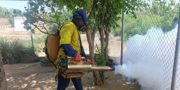 Alcaldía de Maracaibo realiza jornada de fumigación en tres parroquias del municipio