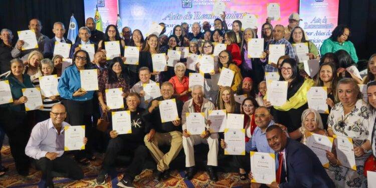 ‎Alcaldía Bolivariana de Maracaibo homenajeó a más de 100 trabajadores por años de servicio