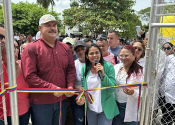 Gobernador Luis Caldera entrega rehabilitado Consultorio Médico Popular I «Rafael Caldera» en el municipio Colón