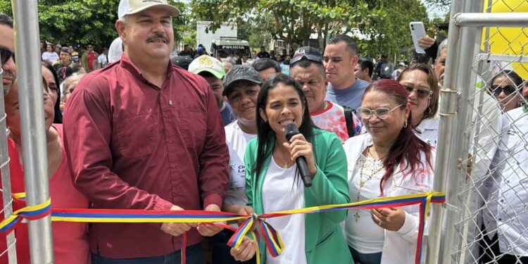 Gobernador Luis Caldera entrega rehabilitado Consultorio Médico Popular I «Rafael Caldera» en el municipio Colón