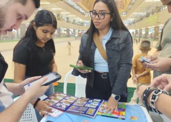 Fomutur sigue la fiebre mundialista con el intercambio de barajitas ¡Desde Galerías Mall!