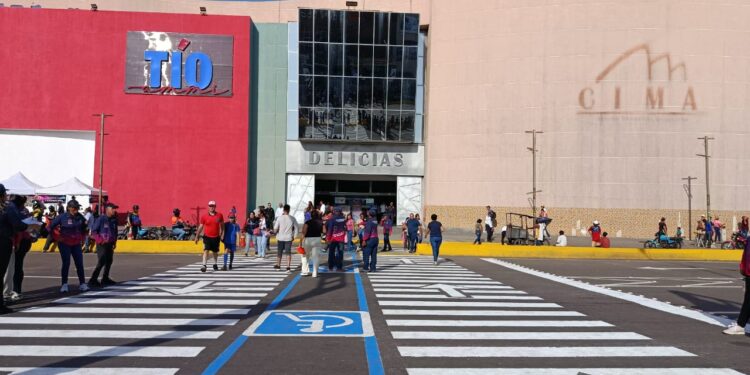 Alcalde Di Martino: «La ciudad tendrá más pasos peatonales como el que une centros comerciales Cima y Gran Bazar»
