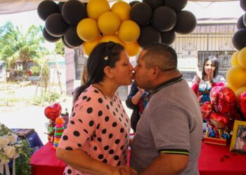 ¡Hasta la gente se puede casar! Cañada Honda celebra el amor y la solidaridad durante jornada de Mercado Popular de la Alcaldía de Maracaibo