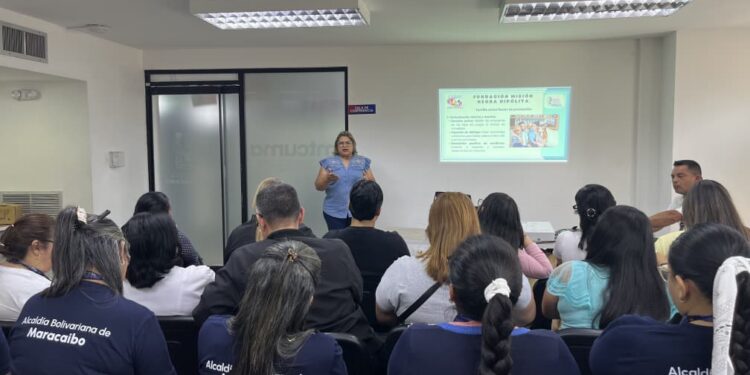 Maracaibo: FUNDANIS y Negra Hipólita capacitan a personal en prevención de consumo en NNA