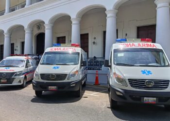 Gobernador Luis Caldera entrega seis ambulancias a estos municipios zulianos