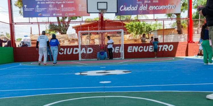 Alcaldía de Maracaibo rehabilitó totalmente la Cancha Virgen del Carmen en la parroquia Idelfonso Vásquez