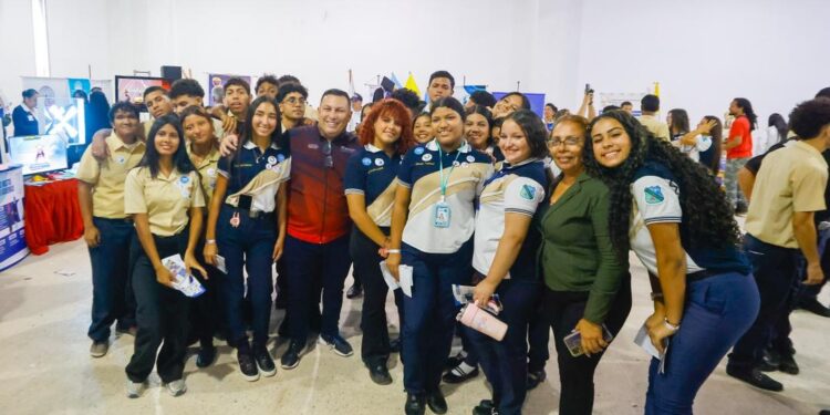 Feria de Oportunidades de Estudio 2026: Más de 36 mil bachilleres buscan su futuro universitario en el Zulia