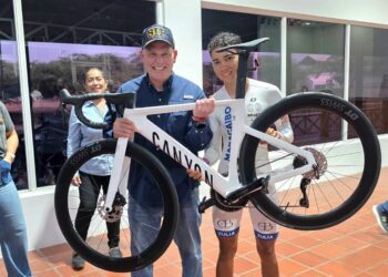 Alcalde Di Martino entrega bicicleta de alta gama al Embajador Deportivo Luis Miguel Hernández ¡Apoyamos a la juventud victoriosa!