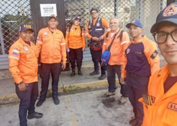 Equipo de Protección Civil Maracaibo ayuda en labores de rescate en La Guaira ¡Con plena disposición!