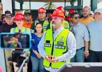 Zulia envía tercer contingente de especialistas para apoyar labores de rescate anuncia Luis Caldera