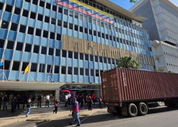 Gremio de camioneros se pone al frente ante emergencia nacional ¡Héroes al volante!