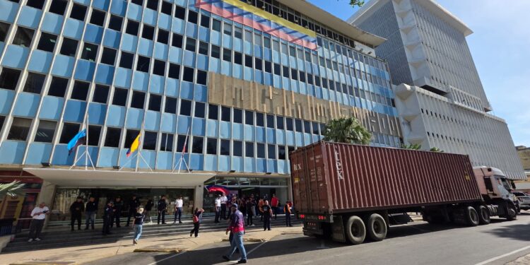 Gremio de camioneros se pone al frente ante emergencia nacional ¡Héroes al volante!