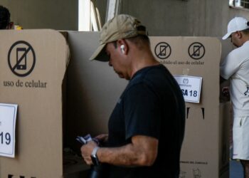 El escrutinio electoral en Colombia llega al 99,98 % y coincide con el conteo del domingo