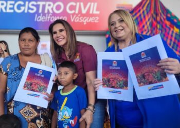 Primera Dama entregó actas de nacimiento extrahospitalarias “Programa “Soy Venezolano” da identidad a 113 niños y niñas de parroquias Idelfonso Vásquez y Coquivacoa