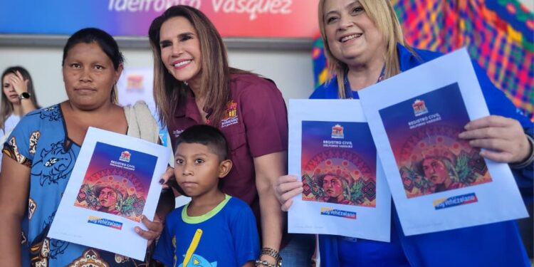 Primera Dama entregó actas de nacimiento extrahospitalarias “Programa “Soy Venezolano” da identidad a 113 niños y niñas de parroquias Idelfonso Vásquez y Coquivacoa