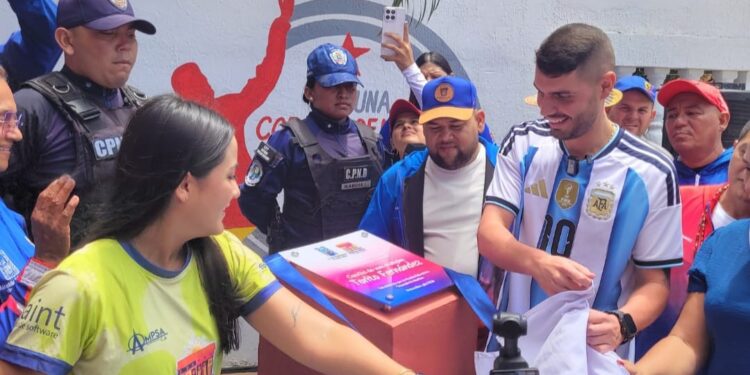 Alcaldía de Maracaibo cumple con la consulta popular al entregar la Cancha Torito Fernández