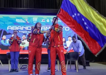 Karen León y Luis Álvarez serán los portadores de la bandera nacional en los CAC 2026