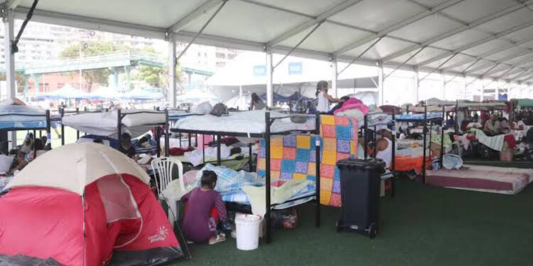 Autoridades actualizan cifras de atención en campamentos transitorios