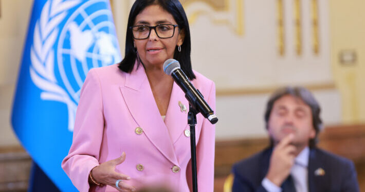 Delcy Rodríguez instala taller con la ONU para plan de reconstrucción tras sismos