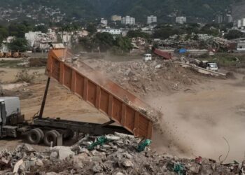 La Guaira: Más de dos millones de toneladas de escombros se han recolectado tras los sismos