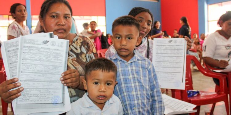 Entregadas 120 actas de nacimiento, Ana Clara de Di Martino: «La Alcaldía de Maracaibo garantiza el derecho a la identidad de nuestros niños»