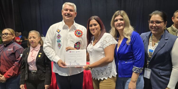 Gobernador Luis Caldera incorpora a nómina 2.546 trabajadores escolares y consolida programa alimentario
