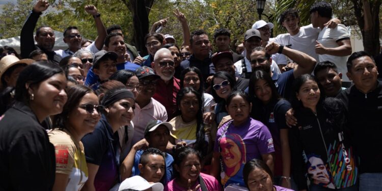 Arnoldo Olivares: «Es inquebrantable la lealtad del pueblo con el presidente Maduro y Cilia Flores