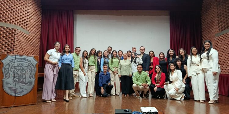 Estudiantes del último semestre de Comunicación Social de LUZ presentaron sus proyectos de tesis (+Video)