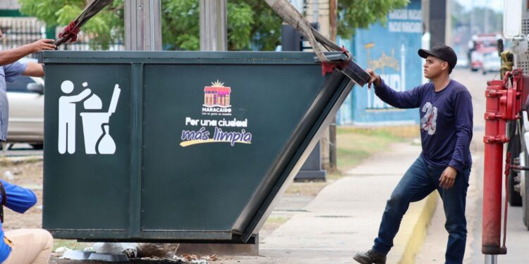 Comunidades satisfechas por nuevo despliegue de contenedores de desechos del IMAU