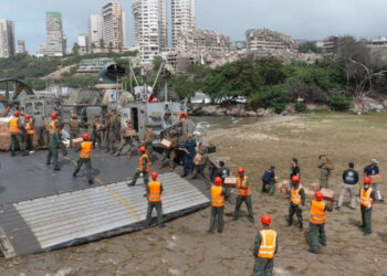 Cooperación en marcha: Utilizan aerodeslizador en La Guaira para desembarcar ayuda humanitaria de EE.UU. y GEM