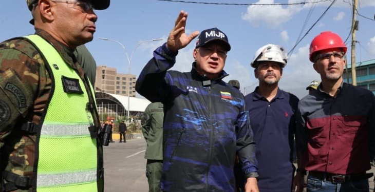 Diosdado Cabello supervisó el inicio de demoliciones controladas en La Guaira