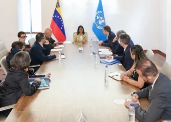 ¡Reunión de trabajo! Sostuvieron Pdta. (E) Delcy Rodríguez y subsecretario general de la ONU Tom Fletcher