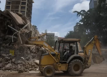 Movilizan 689 equipos pesados para despejar zonas afectadas en el litoral