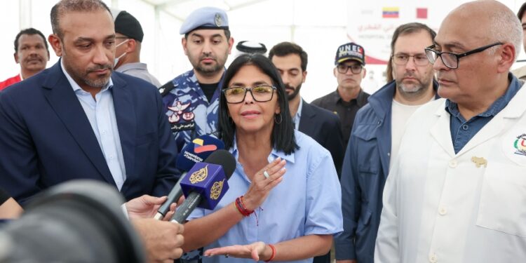Presidenta Delcy Rodríguez recorrió hospital móvil instalado por Qatar ¡Atención a los afectados por sismos!