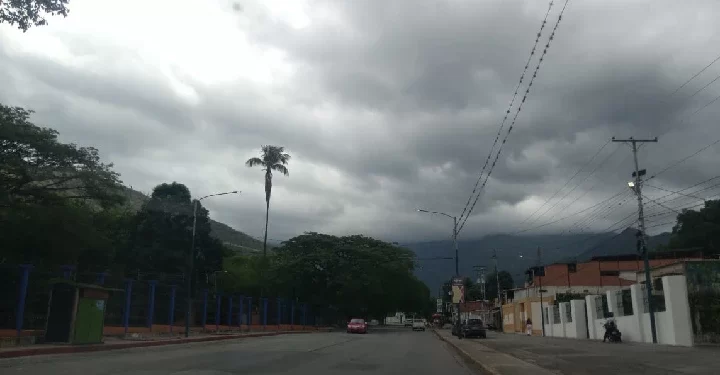 Autoridades prevén cielo parcialmente nublado en gran parte del país