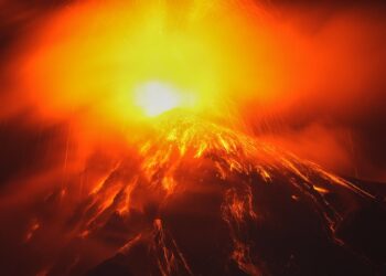 ESPECTACULARES IMÁGENES de la erupción del volcán de Fuego