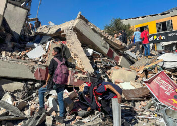 Se cuentan al menos 80 muertos tras el potente terremoto en Colombia