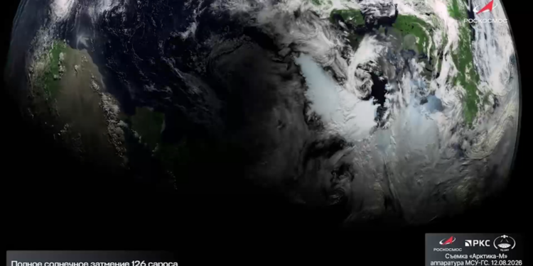 VIDEO: Así se ve un eclipse solar total desde el espacio
