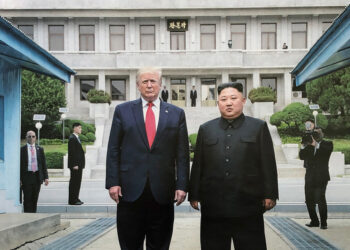 Trump ordena reducir ejercicios militares con Seúl por su «muy buena relación con Kim Jong-un»