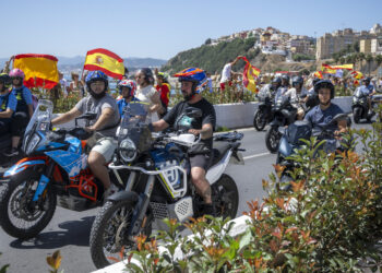 «¡No se vende, se defiende!»: Motos españolas ‘rugen’ a favor de Ceuta (VIDEO)