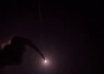 Irán descarga su respuesta: misiles y drones despegan rumbo a bases de EE.UU. (VIDEO)