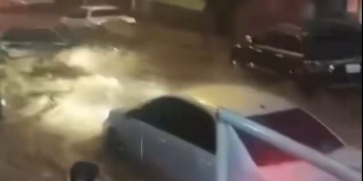 IMPACTANTES VIDEOS: Caracas se desborda por las fuertes lluvias