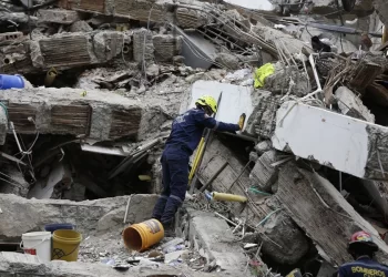 Colombia vive la crucial fase de la ‘ventana de vida’ para rescatar personas tras el terremoto