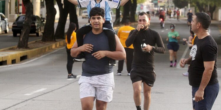Corredores se preparan en la Ciclovía de Maracaibo para próximas carreras 10K