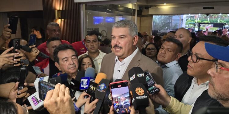 Gobernador Luis Caldera inaugura la Tercera Expo Automotriz y Autopartes 2026 donde participan más de 146 empresas del Zulia