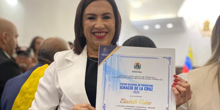 La profesora Elizabeth Valero triunfa en el Premio Regional de Periodismo 2026 con su obra Oratoria, el poder de la palabra